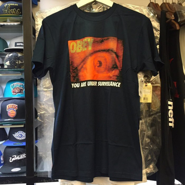 BEETLE OBEY SURVEILLANCE EYE 眼球 眼睛 文字 LOGO 深藍 橘 短T TEE L