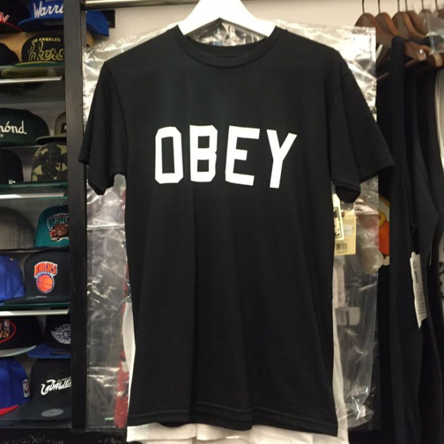 BEETLE 現貨 OBEY COLLEGIATE FONT LOGO 黑白 細字體 文字 短TEE OB-286 S