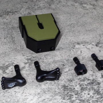 BEETLE KOKIES X BAIT X UNDEFEATED U-MAN 大腳ㄚ 軍綠 OLIVE 公仔